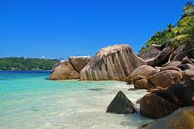 Ein urlaub auf den seychellen ist für viele menschen ein traum, denn die einmaligen steinformationen in kombination mit dem schneeweissen strand und dem tiefblauen meer lassen. Seychellen Urlaub Buchen Urlaubsreisen Auf Die Seychellen