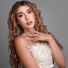 Alejandra Trillo's Instagram, Twitter & Facebook