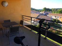 Location Luynes Dans Une Residence Recente Avec Ascenseur Decouvrez Ce Beau T2 De 42 7 M2 Avec Terrasse Et Un Ga Appartement Terrasse Appartement Terrasse