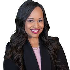 Dee Smart's Instagram, Twitter & Facebook