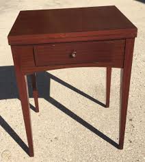 My mother's been gone almost 20 years now, and the sewing. Vintage Singer Sewing Machine Cabinet Model 72 Mahogany 15 91 201 Gc 1833929774