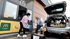 « je comprends qu'ils aient été blessés, regrette michel réglat, patron de nombreux mcdo à toulouse. Mcdonald S Des Bouchons Et Des Heures D Attente Pour Les Drive Ouverts En Region Parisienne