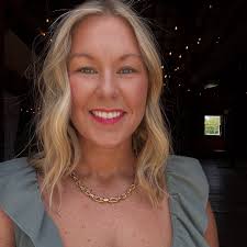 What cartoon featured a character telling a story while sinking?