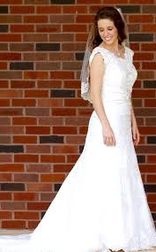 Jill Duggar S Wedding Dress Is More Stunning Than We Imagined Photo Celebrity Wedding Dresses Duggar Wedding Dillards Wedding Dresses
