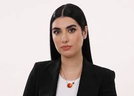 Esther Abinader inspira a las mujeres latinas a través de «Podera»