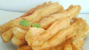 Timbang tepung dan air putih. Resep Cakwe Buatan Rumah Mudah Enggak Pakai Ribet