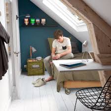 Castorama On Instagram Jouez Les Contrastes Avec Un Pan De Mur Colore Pour U Deco Chambre Mansardee Petite Chambre Sous Les Toits Amenagement Combles Chambre