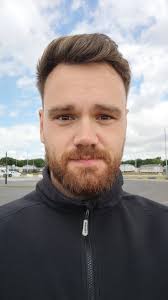 Hey all 👋🏻 Leeds boy here. Recently 31. Looking for new friends and some  interesting conversation! I'm into blokes (sorry ladies) but I'd be  interested to speak to anyone really