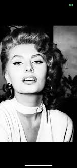 What makes Sophia Loren attractive ? : r/QOVESStudio