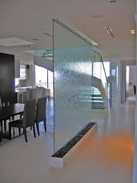 Water Wall By Vertical River Designs As Screen Cortinas De Agua Diseno Interiores Casas Fuentes De Agua Interiores