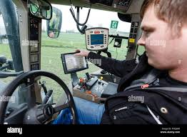 Mehlbek, Germany. 29th Oct, 2018. Jan Hensel, employee at Gut Mehlbek,  operates a terminal in a tractor. The Schleswig-Holstein-based company  implements digitised arable farming with the help of the Kiel University of