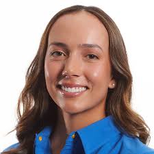 MEET THE 2022-23 BRUINS MEET THE BRUINS 3 TV Roster 4 Head Coach Carrie  Forsyth 6 Assoc. Head Coach Alicia Um Holmes 7 Player Pr