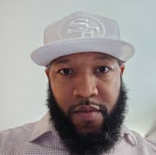 Happy 6th Anniversary to my best friend 🥂 11 yrs down! Here's to another  year full of belly laughs🤣 and late night pillow talks🛌💬. I love you  deep Mr. Evans 💙💍