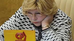 Она тоже чувствовала необходимость борьбы за справедливость, и спешила на помощь всем, кто в этом нуждался. Elena Drapeko Rasskazala O Lyubimyh Rolyah Rt Na Russkom