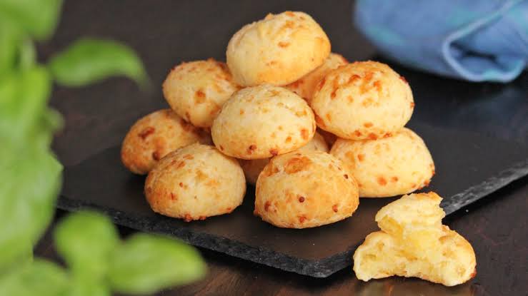 BRAZILIAN CHEESE BREAD - PÃO DE QUEIJO