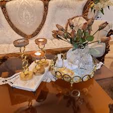 افكار سهلة لصنع حامل الشموع تزيين بلاطو مرايا تحفة Table Decorations Decor Home Decor