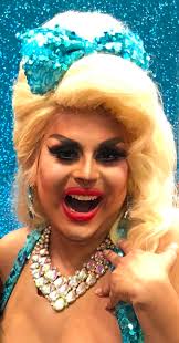 File:Jaymes Mansfield with a fan (cropped).jpg