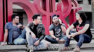 Menceritakan setelah tiga tahun, bisnis kecimpring muslihat yang sudah pensiun. Preman Pensiun 3 Nyanyi Lagu Preman Galau By P 4 Youtube