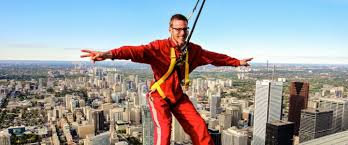 The cn tower is considered one of the seven wonders of the modern world, and is the most popular tourist attraction in toronto, ontario.join chief operating. Cn Tower Am Rande Des Abgrunds Keep Exploring