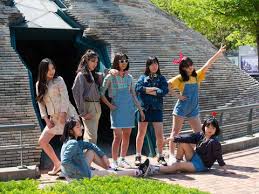 Konflik yang berujung perang ini berlangsung sejak tanggal 25 juni 1950 hingga 27 juli 1953, sekitar tiga tahun lamanya. 10 Foto Yang Memperlihatkan Perbedaan Kontras Korea Selatan Dan Korea Utara