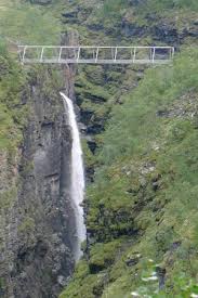 Het plekje staat haast als symbool voor noorwegen: The Gorsa Bridge In The Kafjord Valley Picture Of Kafjord Municipality Troms Tripadvisor