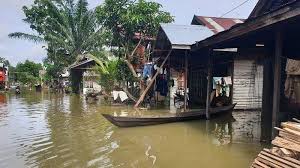 Tentang pelibatan masyarakat di kampung. Kalsel Tenggelam Sungai Tabalong Masih Rendam Sebagian Wilayah Selatan Bebas Baru