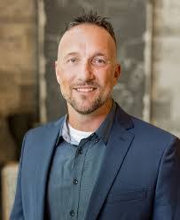 Chris Ratcliff's Instagram, Twitter & Facebook