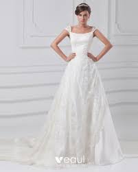Brautkleider mit hohem kragen wunderschöne brautkleider mit hohem kragen unter den verschiedensten ausschnittsvarianten ist der hohe kragen die ausschnittsform, die wohl am edelsten wirkt. Spitze Satin Rusche Blumen Quadrat Kragen Gericht Zug Ballkleid Frauen A Linie Brautkleider