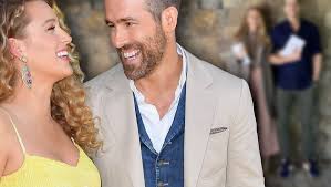 From their seemingly effortless chemistry and charm on the red carpet, to the hilarious fun they have together on social media, to the adoring glances and quick laughter between them, these two restore our faith. Blake Lively Oben Hui Unten Ha Bei Ihren Fussen Stimmt Was Nicht Bunte De