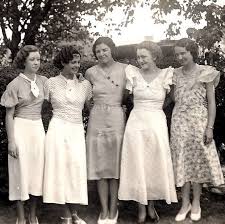 1930s Normal Women Wearing Their Own Clothes Vintage Photos Women 1930s Fashion Womens Fashion Vintage