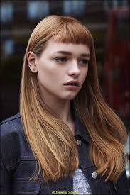 Atemberaubend Haarschnitt Mittellanges Glattes Haar Deltaclic Meine Frisuren Haarschnitt Kurzer Pony Lange Haare