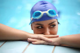 A swim cap keeps your hair dry and works as a defense against chlorine and other harmful chemicals of the pool. What Are The Pros And Cons Of Swim Caps Loved By Curls