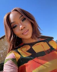 Renee Browning's Instagram, Twitter & Facebook