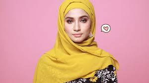 Gaya hijab dinda hauw yang memakai hijab pink di atas gamis hitam ini bisa menjadi inspirasi bagi anda. 9 Warna Hijab Kekinian Yang Wajib Dimiliki Sudah Punya Yang Mana Moms Orami