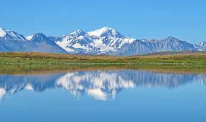 There are over twenty named lakes at different elevation levels as well as the major watersheds of the scott river and north fork salmon river. Russia Mountains