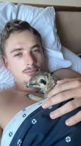 I coud think of worse things to wake up to! 😄❤#meerkat #cuteanimals  #relaxed #animallover #adorable