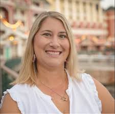 Mandi Wright, Travel Planner with Middle of the Magic Travel