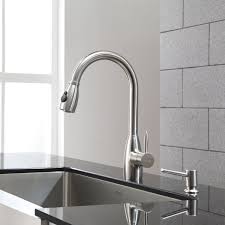 kitchen sink faucet: indispensable a