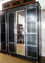 Hadir dengan desain logam penuh gaya serta beberapa pilihan warna. 24 Bahan Lemari Kaca Aluminium Spesial