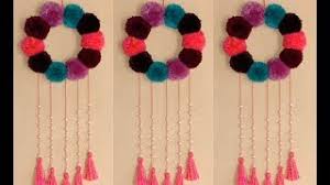 Boneka yang terbuat dari kulit jagung ini mempunyai fungsi sebagai hiasan saja. Diy Cara Membuat Hiasan Kamar Dari Pom Pom Youtube