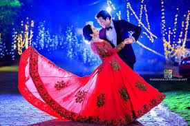 Indian Wedding Reception Dress For Bride Groom 2017 Wedlockindia Com Wedding Couple Poses Photography Wedding Couple Poses Wedding Reception Outfit
