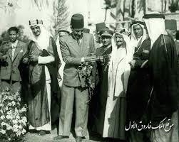 الصورة لأحمد باشا حمزة يستضيف الأمير فيصل بن عبد العزيز آل سعود فى مزرعة الخيول العربية التى يملكها بقرية طحانوب بالقليوبية و أحم Old Egypt History Photo