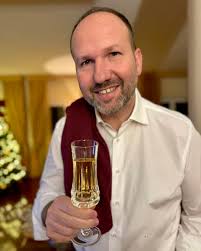 Camminate coi piedi per terra e col cuore abitate in cielo”. Da anni per me 