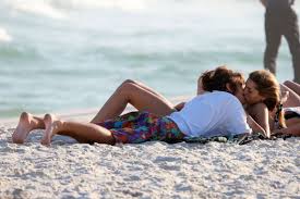 Sasha e Bruno Montaleone namoram na praia O Dia - Celebridades