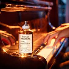 I loved 'by the fireplace', so reviewing the much requested 'jazz club' send me samples to review here: Replica Jazz Club Maison Margiela