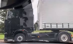 The shape of the windscreen does look like the one we have seen the last 30 years but the roof. Nowy Daf Moze Miec Znacznie Dluzsza Kabine Czy Oznacza To Wieksza Sypialnie 40ton