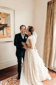 This Bride Wore Her Mom S 35 Year Old Wedding Dress And She Looked Lovely Wedding Dresses Old Wedding Dress Moms Wedding Dress