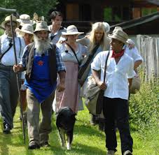 Daniel aminati und janine kunze (foto sollte ein kandidat während den 17 tagen, die der aufenthalt auf der alm dauert, kalte füße bekommen und den bergbauernhof verlassen wollen, so. Prosieben Show Die Alm Ganse Hysterie Und Desinfiziertes Stroh Welt