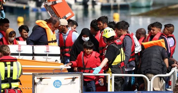 UK PM announces new measures to curb 'illegal' immigration | Refugees News | Al Jazeera