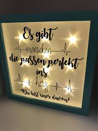 Um es ihnen komfortabler zu machen, haben wir die sehenswertesten produkt aufgelistet. Beleuchteter Bilderrahmen Spruch Heartbeat Herzschlag Beleuchteter Bilderrahmen Bilderrahmen Bildgeschenke